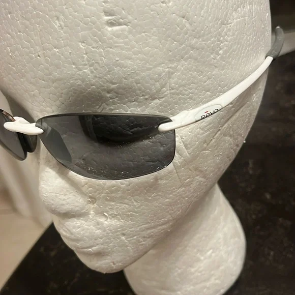 EUC authentic Revo Overhang white & gray polarized sunglasses unisex - Picture 2 of 7